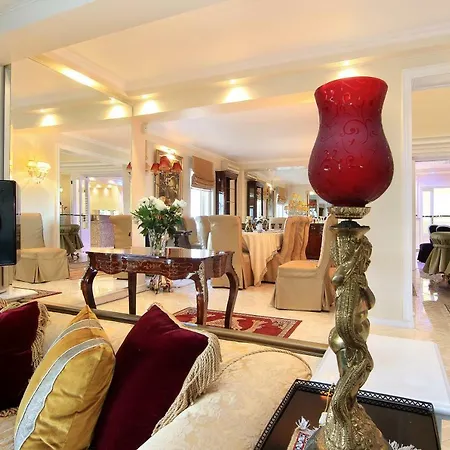 Royal Riviera Apartment *