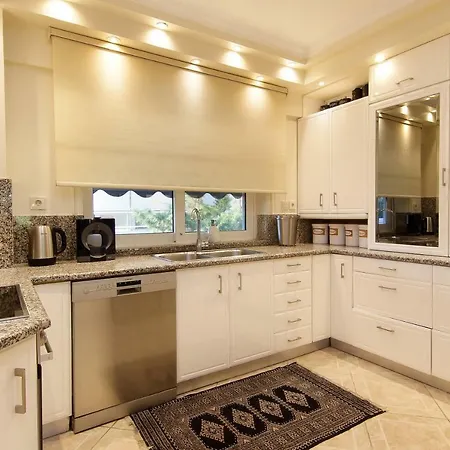 Royal Riviera Apartment *